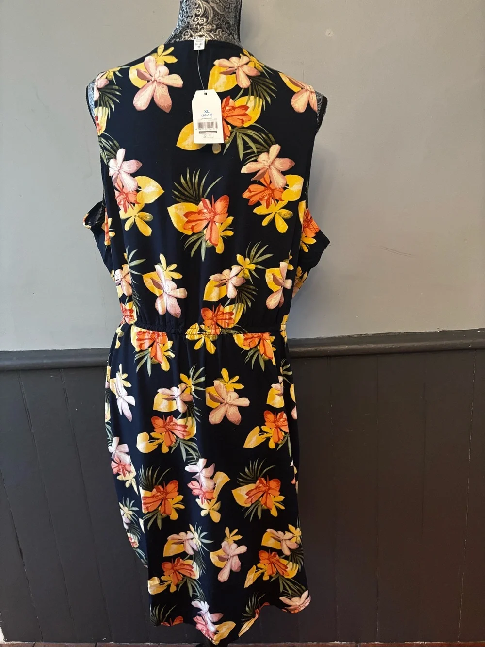 Time and Tru Navy Floral Sleeveless Dress with Pockets Coral and Yellow Blooms - Picture 3 of 5